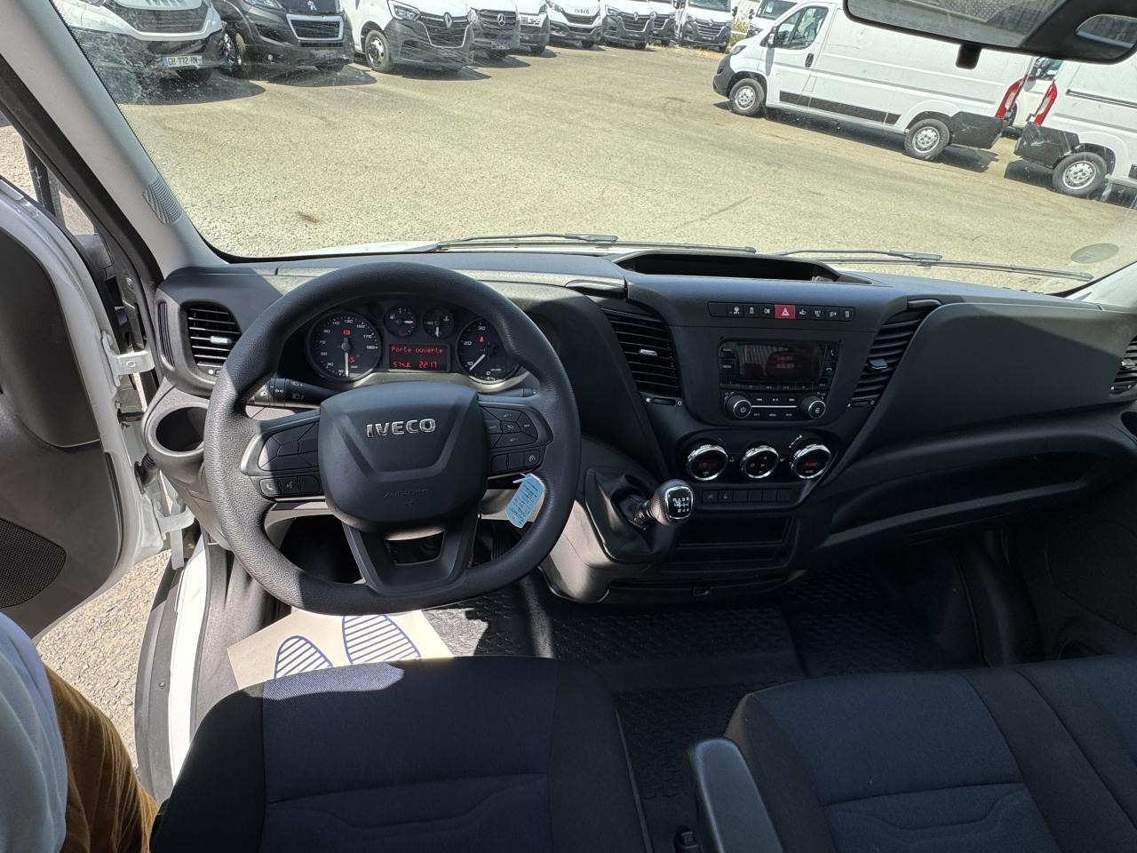 Iveco Daily IVECO PORTE VOITURE DEPANNEUSE 35 S 16 3L0 160 CH EMPATTEMENT 4100 PLATEAU FIX ALU EQUIP M - Автовоз: фото 4 Iveco Daily IVECO PORTE VOITURE DEPANNEUSE 35 S 16 3L0 160 CH EMPATTEMENT 4100 PLATEAU FIX ALU EQUIP M - Автовоз: фото 4
