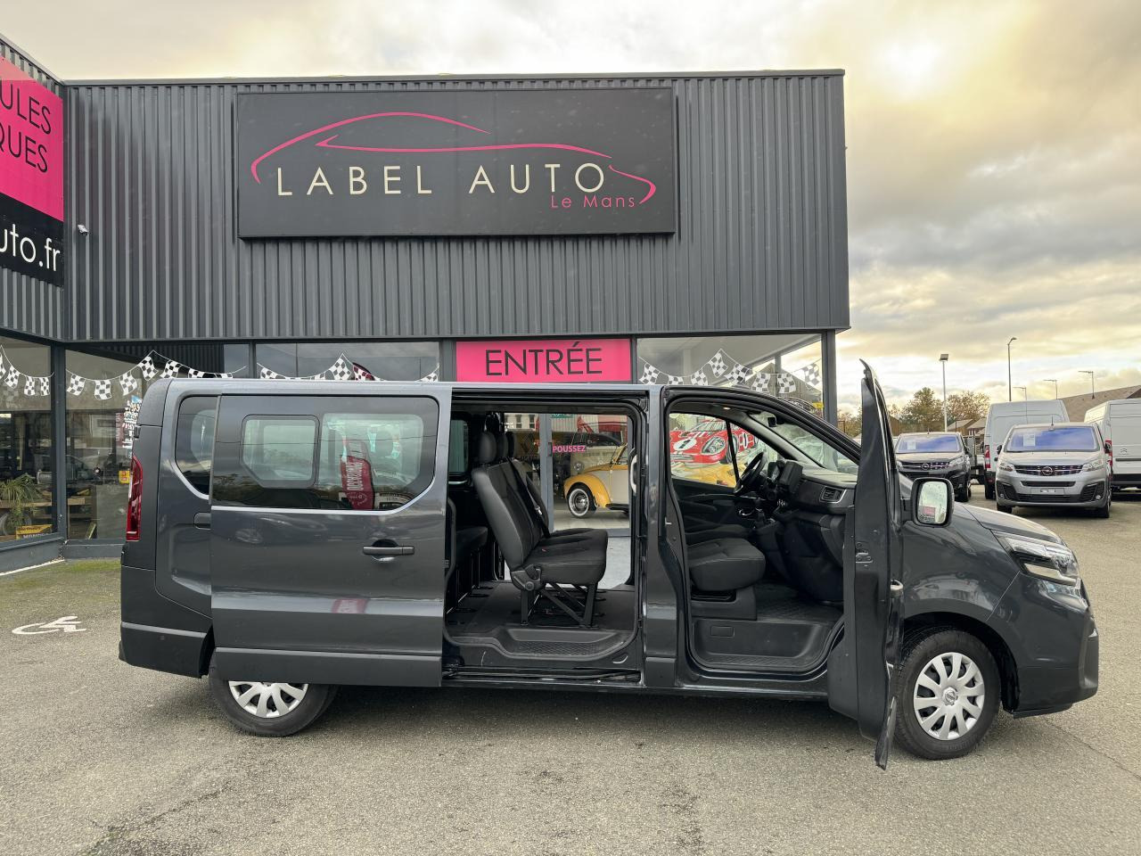 Nissan NV300 N-Connecta 3.0t L2H1 2.0 dCi - 150 - Stop/Start COMBI Combi L2H1 PHASE 2 - Легковой автомобиль: фото 1 Nissan NV300 N-Connecta 3.0t L2H1 2.0 dCi - 150 - Stop/Start COMBI Combi L2H1 PHASE 2 - Легковой автомобиль: фото 1