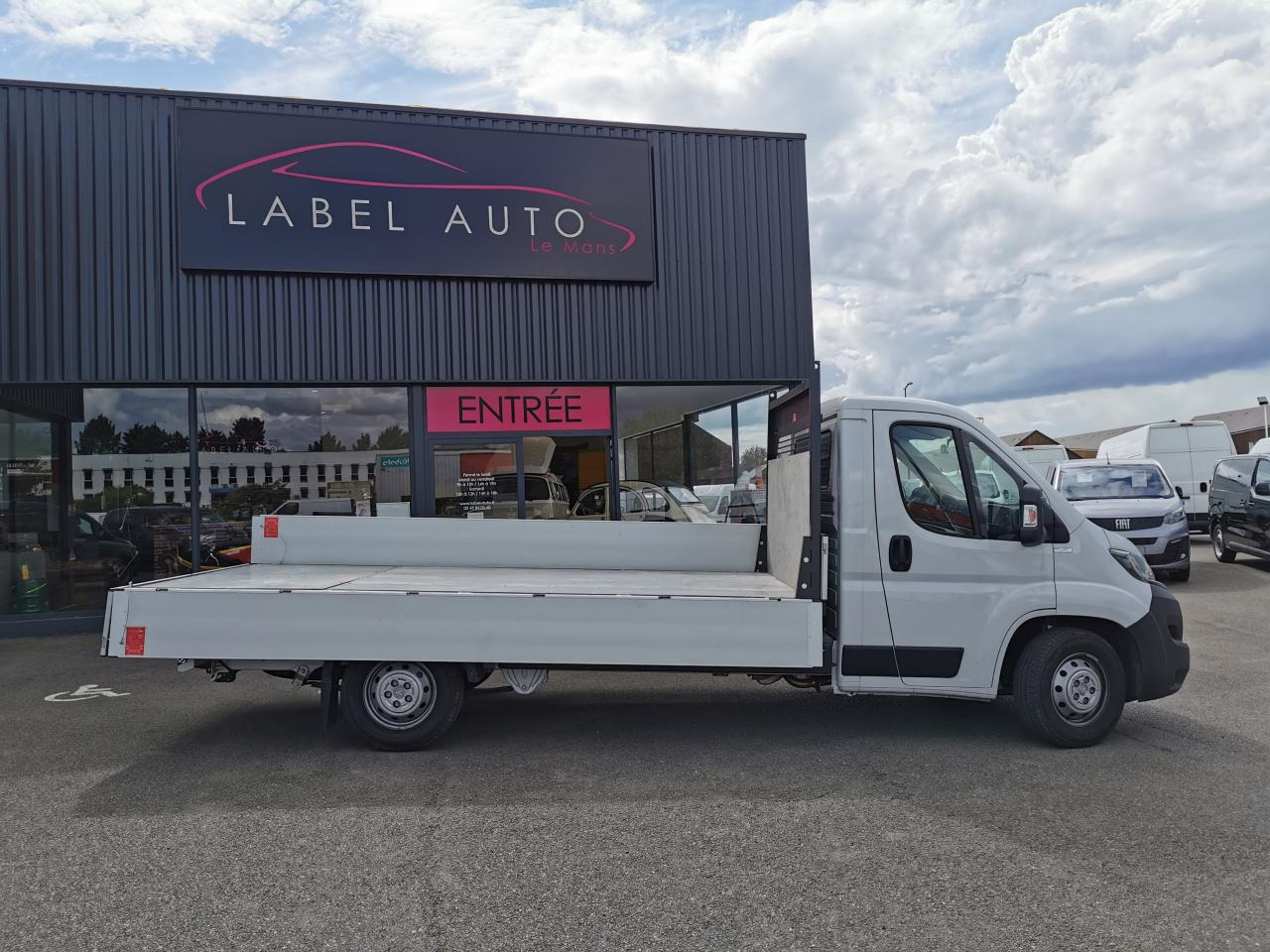 PEUGEOT BOXER 3T5 PLATEAU 4M20 2.2 HDI 140CH - Малотоннажный бортовой грузовик: фото 3 PEUGEOT BOXER 3T5 PLATEAU 4M20 2.2 HDI 140CH - Малотоннажный бортовой грузовик: фото 3