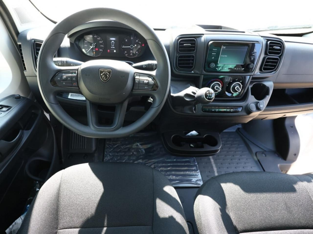 PEUGEOT Boxer 3.5t L4H2 2.2 HDi S&S Maxi - 180 III FOURGON TOLE Fourgon Tolé 435 L4H2 PHASE 3 - Цельнометаллический фургон: фото 3 PEUGEOT Boxer 3.5t L4H2 2.2 HDi S&S Maxi - 180 III FOURGON TOLE Fourgon Tolé 435 L4H2 PHASE 3 - Цельнометаллический фургон: фото 3