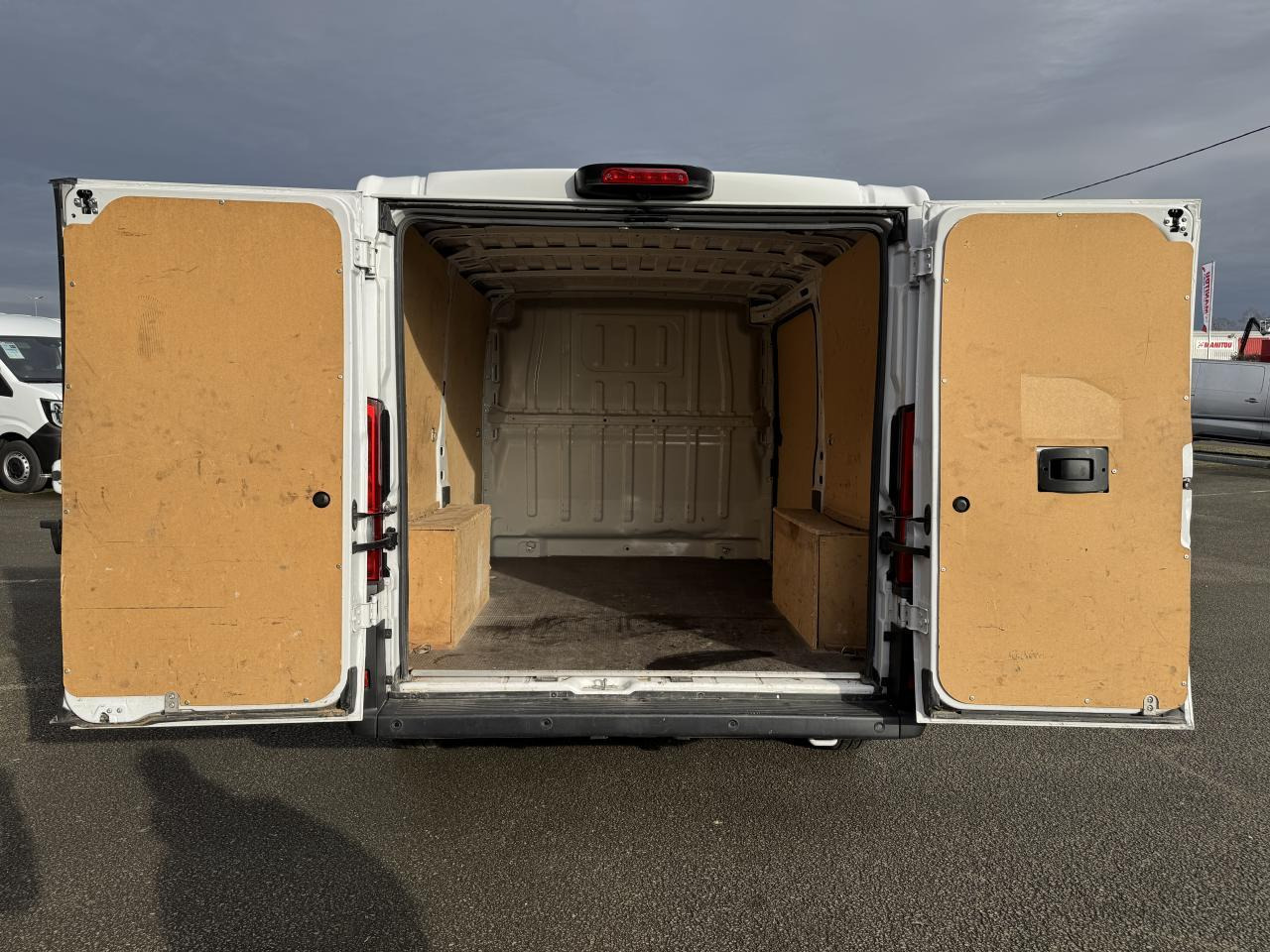 Peugeot Boxer 330 L1H1 2.2 BLUEHDI S&S 140CH ASPHALT - Цельнометаллический фургон: фото 2 Peugeot Boxer 330 L1H1 2.2 BLUEHDI S&S 140CH ASPHALT - Цельнометаллический фургон: фото 2