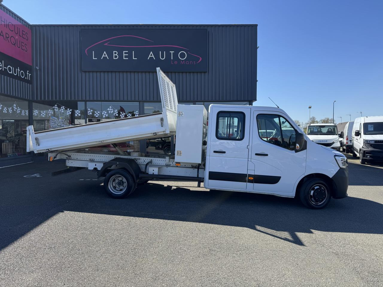 RENAULT MASTER 3T5 BENNE + COFFRE RJ DOUBLE CABINE 6 PL 2.3 DCI 130 CH CONFORT - Малотоннажный самосвал: фото 1 RENAULT MASTER 3T5 BENNE + COFFRE RJ DOUBLE CABINE 6 PL 2.3 DCI 130 CH CONFORT - Малотоннажный самосвал: фото 1