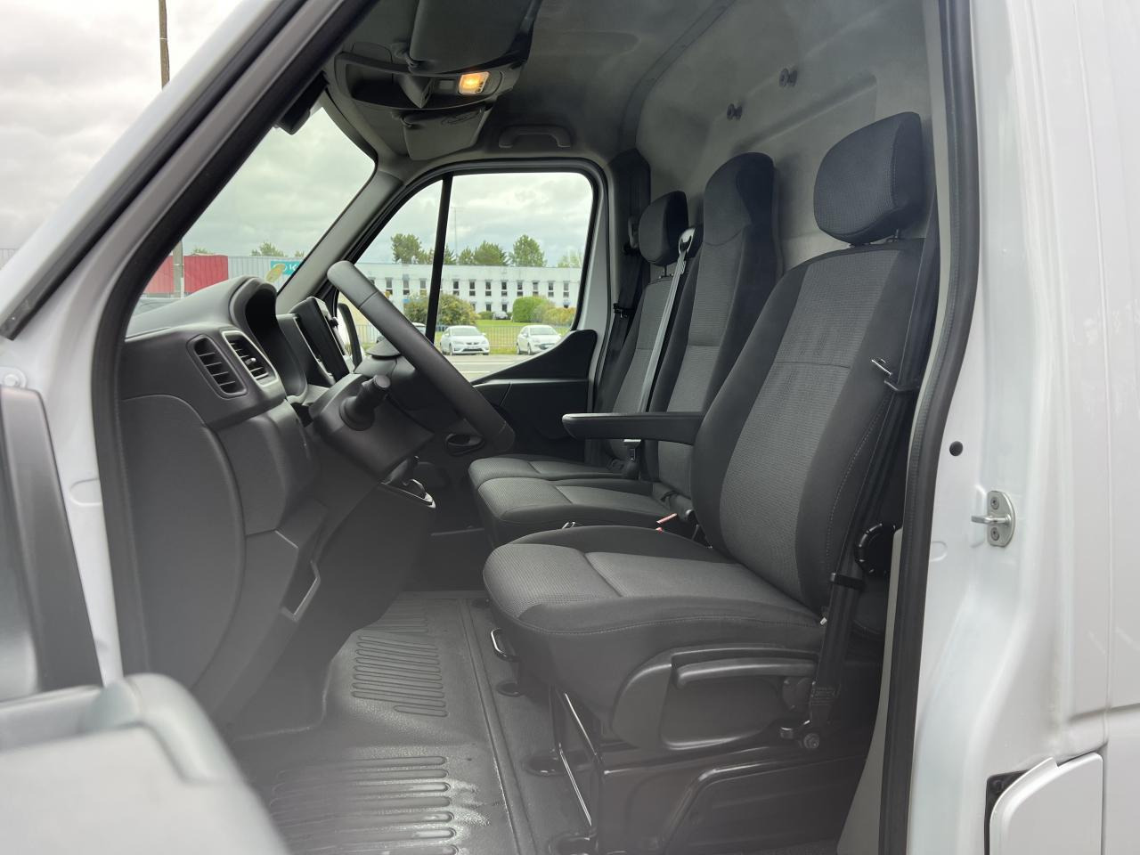 RENAULT MASTER 3T5 L2H2 2.3 DCI 135 GRAND CONFORT - Цельнометаллический фургон: фото 5 RENAULT MASTER 3T5 L2H2 2.3 DCI 135 GRAND CONFORT - Цельнометаллический фургон: фото 5