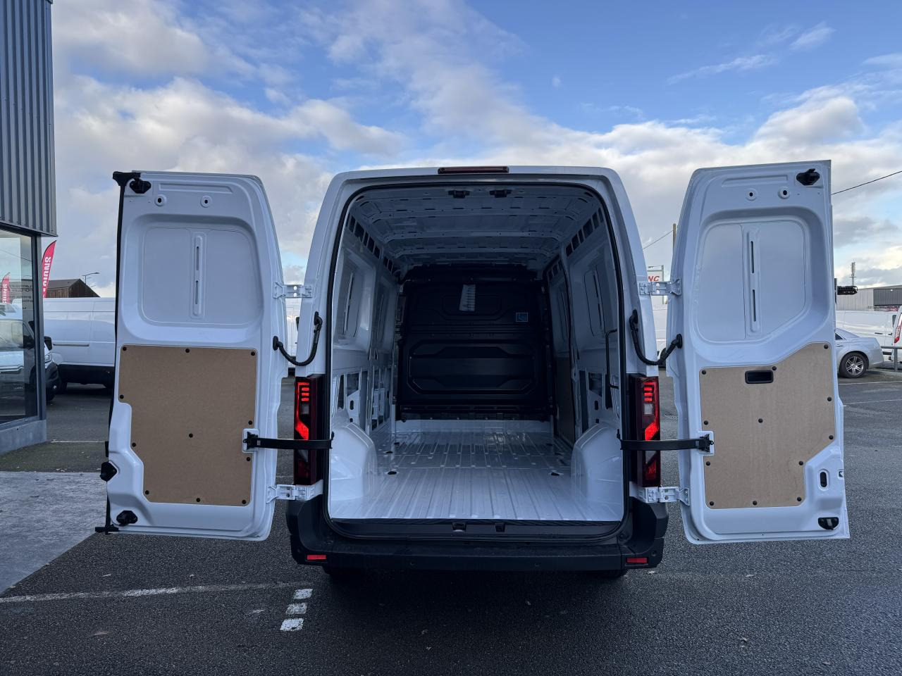 RENAULT Master Advance 3t5 L3H2 2.0 Blue dCi - 150 IV FOURGON Fourgon L3H2 Traction - Цельнометаллический фургон: фото 3 RENAULT Master Advance 3t5 L3H2 2.0 Blue dCi - 150 IV FOURGON Fourgon L3H2 Traction - Цельнометаллический фургон: фото 3