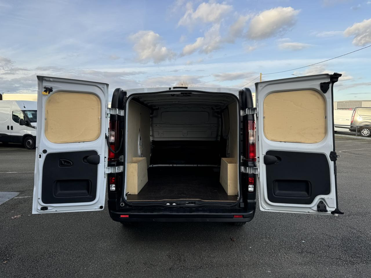 RENAULT Trafic L2H1 3000 Kg 2.0 Blue dCi - 130  III FOURGON Fourgon Grand Confort L2H1 PHASE 3 - Цельнометаллический фургон: фото 3 RENAULT Trafic L2H1 3000 Kg 2.0 Blue dCi - 130  III FOURGON Fourgon Grand Confort L2H1 PHASE 3 - Цельнометаллический фургон: фото 3