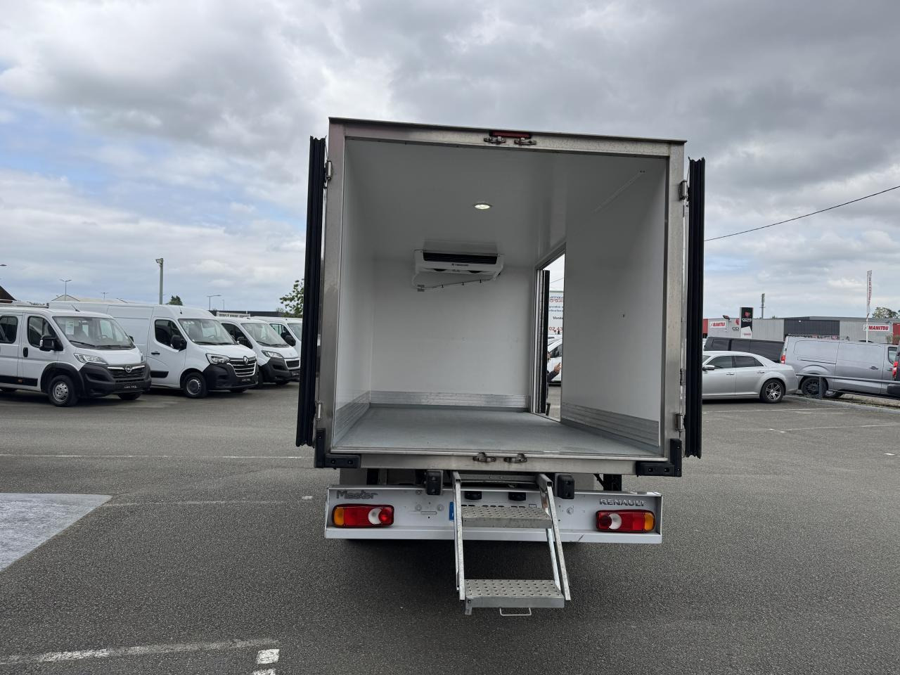 Renault Master FRIGORIFIQUE RJ3500 L3 2.3 BLUE DCI 165CH CAISSE 12M3 - Малотоннажный рефрижератор: фото 1 Renault Master FRIGORIFIQUE RJ3500 L3 2.3 BLUE DCI 165CH CAISSE 12M3 - Малотоннажный рефрижератор: фото 1