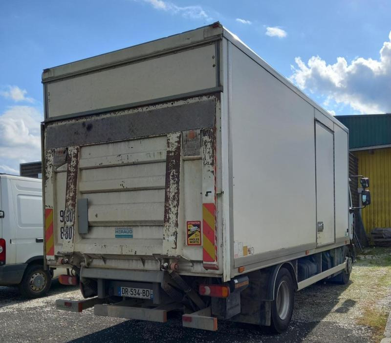 Renault D 4X2 180cv - Грузовик с закрытым кузовом: фото 3 Renault D 4X2 180cv - Грузовик с закрытым кузовом: фото 3