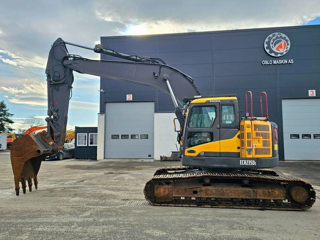 Volvo ECR 235 DL - Гусеничный экскаватор: фото 2 Volvo ECR 235 DL - Гусеничный экскаватор: фото 2