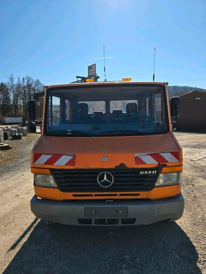 Mercedes-Benz Vario 614D Pritsche Doka 2002 Nissen VLT Verkehrsleittafel Absperrtafel LKW Vorwarntafel - Малотоннажный бортовой грузовик, Грузопассажирский фургон: фото 5 Mercedes-Benz Vario 614D Pritsche Doka 2002 Nissen VLT Verkehrsleittafel Absperrtafel LKW Vorwarntafel - Малотоннажный бортовой грузовик, Грузопассажирский фургон: фото 5