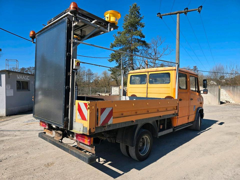 Mercedes-Benz Vario 614D Pritsche Doka 2002 Nissen VLT Verkehrsleittafel Absperrtafel LKW Vorwarntafel - Малотоннажный бортовой грузовик, Грузопассажирский фургон: фото 3 Mercedes-Benz Vario 614D Pritsche Doka 2002 Nissen VLT Verkehrsleittafel Absperrtafel LKW Vorwarntafel - Малотоннажный бортовой грузовик, Грузопассажирский фургон: фото 3