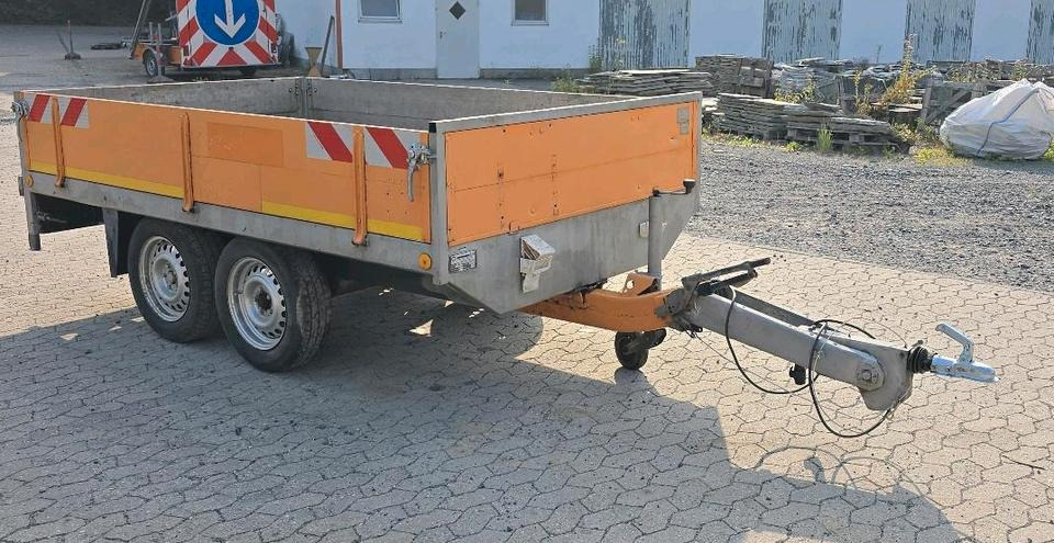 Mersch Hochlader Tieflader mit Auffahrrampen Anhänger PKW Tandemanhänger Wechselzugöse Höhenverstellbare Zugdeichsel - Прицеп бортовой/ Платформа: фото 2 Mersch Hochlader Tieflader mit Auffahrrampen Anhänger PKW Tandemanhänger Wechselzugöse Höhenverstellbare Zugdeichsel - Прицеп бортовой/ Платформа: фото 2