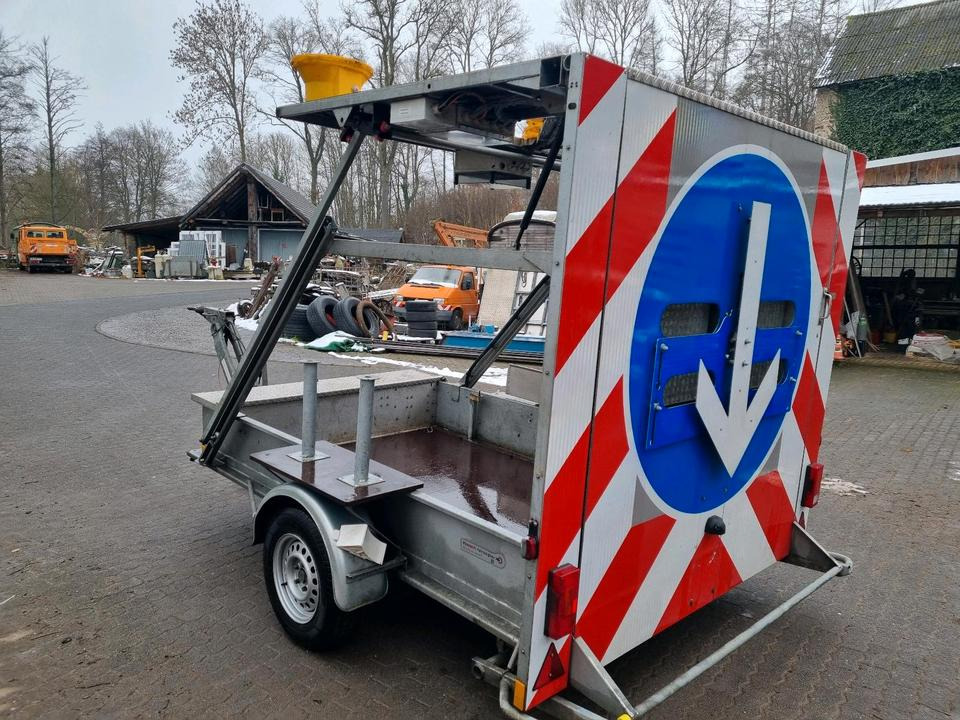 Mersch LED Absperrtafel 2017 Nissen Anlage Verkehrsleitanhänger Verkehrssicherungsanhänger Sperrwand Verkehrsleittafel Verkehrsleitanhänger - Прицеп: фото 2 Mersch LED Absperrtafel 2017 Nissen Anlage Verkehrsleitanhänger Verkehrssicherungsanhänger Sperrwand Verkehrsleittafel Verkehrsleitanhänger - Прицеп: фото 2