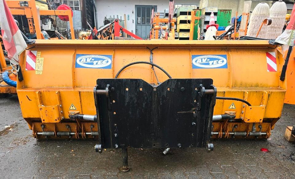 Schneepflug für Schaeff U. Yanmar Radlader Schneeschild Schneeschieber Schmidt Winterdienst - Отвал для снега: фото 3 Schneepflug für Schaeff U. Yanmar Radlader Schneeschild Schneeschieber Schmidt Winterdienst - Отвал для снега: фото 3