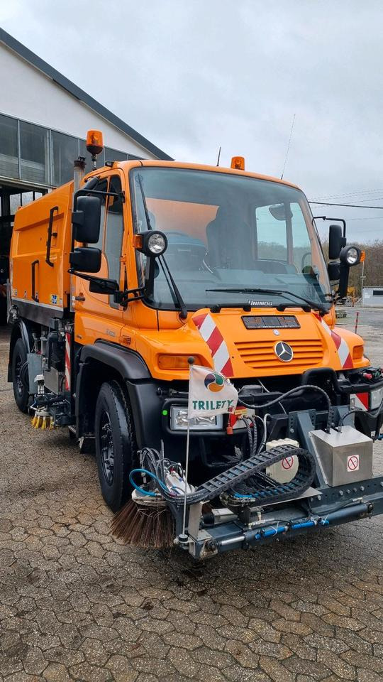 Unimog Kehrmaschine U400 405 Mercedes-Benz Hydrostat Wechsellenkung Variopilot - Подметально-уборочная машина: фото 4 Unimog Kehrmaschine U400 405 Mercedes-Benz Hydrostat Wechsellenkung Variopilot - Подметально-уборочная машина: фото 4