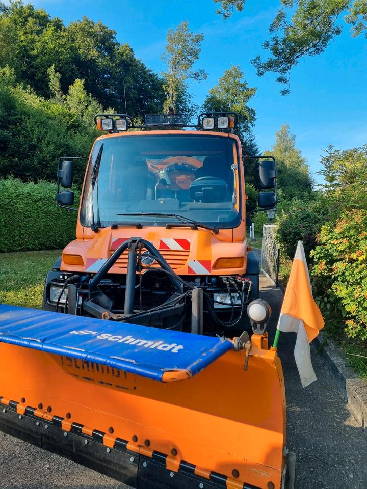 Zu Vermieten! Unimog 405 U400 Winterdienst Schmidt Schneepflug Schneeschild Salzstreuer Leasing Miete - Снегоуборочная машина: фото 3 Zu Vermieten! Unimog 405 U400 Winterdienst Schmidt Schneepflug Schneeschild Salzstreuer Leasing Miete - Снегоуборочная машина: фото 3