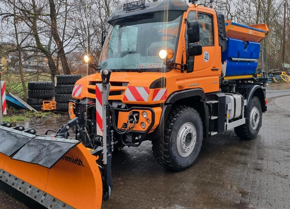 Zu vermieten Unimog 405 U427 Winterdienst Schmidt Salzstreuer 423 429 430 Mercedes Benz 318 527 Vermietung - Снегоуборочная машина: фото 1 Zu vermieten Unimog 405 U427 Winterdienst Schmidt Salzstreuer 423 429 430 Mercedes Benz 318 527 Vermietung - Снегоуборочная машина: фото 1