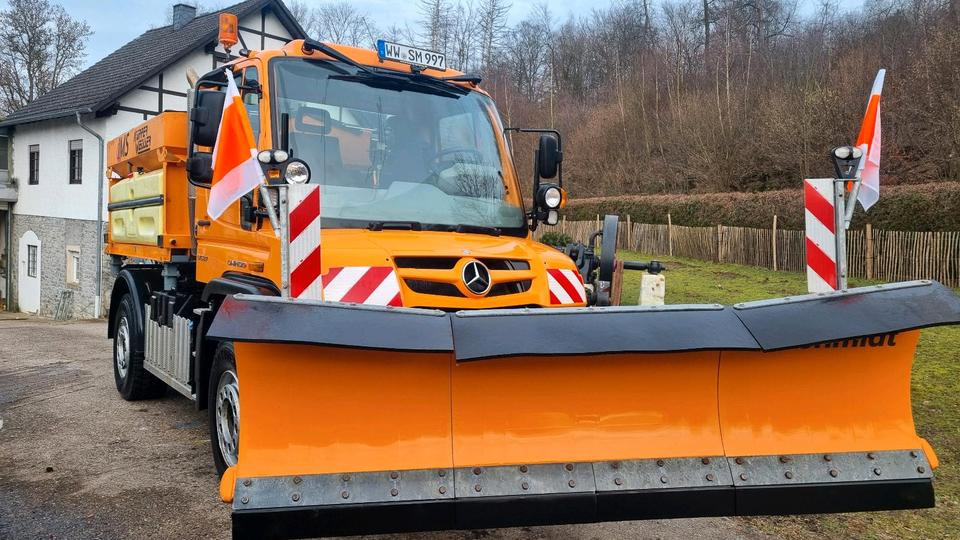 Zu vermieten Unimog 405 U527 Winterdienst Schmidt Salzstreuer 423 429 430 Mercedes Benz 318 527 Vermietung - Снегоуборочная машина: фото 1 Zu vermieten Unimog 405 U527 Winterdienst Schmidt Salzstreuer 423 429 430 Mercedes Benz 318 527 Vermietung - Снегоуборочная машина: фото 1