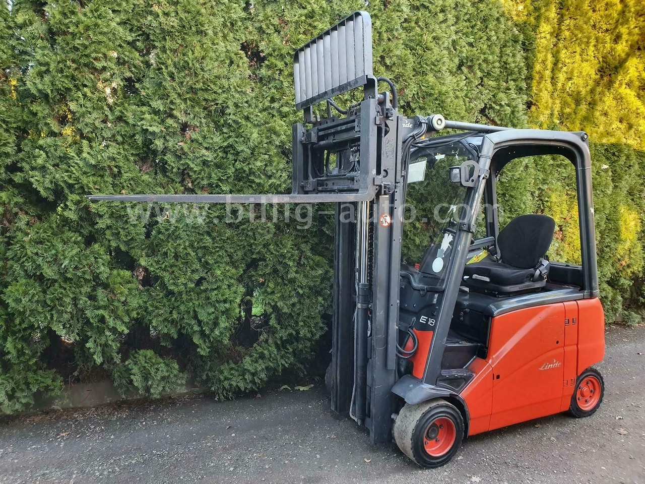 Linde E18 PH 4-Rad Seitenschieber*Zinkenverstellung* - Электропогрузчик: фото 1 Linde E18 PH 4-Rad Seitenschieber*Zinkenverstellung* - Электропогрузчик: фото 1