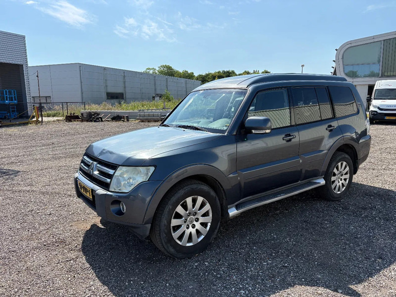 Mitsubishi Pajero PAJERO 3.2 DID AT LWB HRV PAJERO PAJERO 3.2 DID AT LWB HRV / 4x4 / - Легковой автомобиль: фото 1 Mitsubishi Pajero PAJERO 3.2 DID AT LWB HRV PAJERO PAJERO 3.2 DID AT LWB HRV / 4x4 / - Легковой автомобиль: фото 1