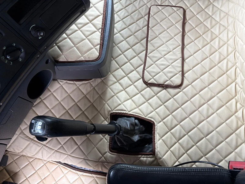 Тягач Scania R500 V8 / 6x4 / HANDGESCHAKELD / SCHUIFSCHOTEL / HYDRAULIEK / RETARDER /: фото 14 Тягач Scania R500 V8 / 6x4 / HANDGESCHAKELD / SCHUIFSCHOTEL / HYDRAULIEK / RETARDER /: фото 14