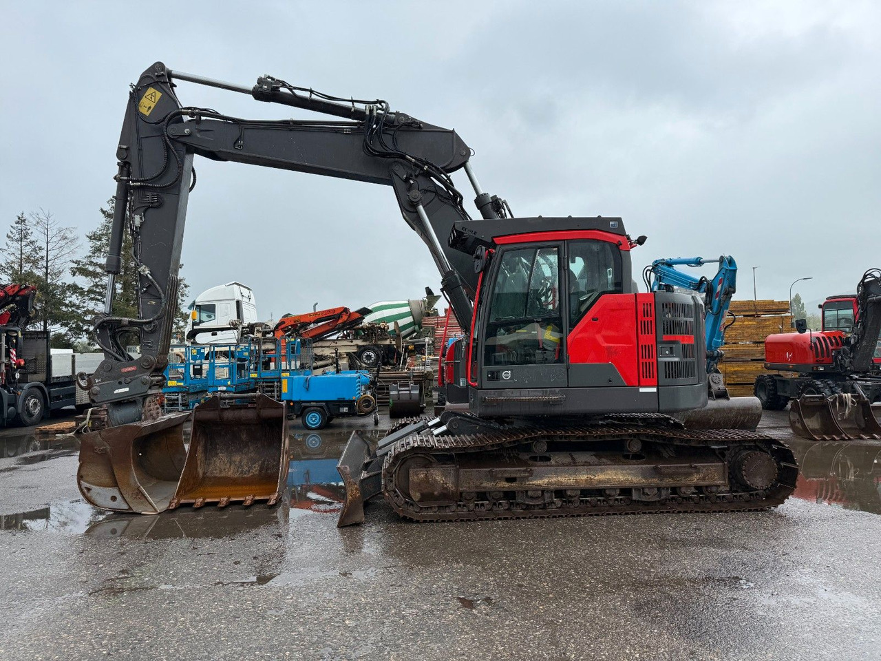 Volvo ECR 235 EL - Гусеничный экскаватор: фото 1 Volvo ECR 235 EL - Гусеничный экскаватор: фото 1