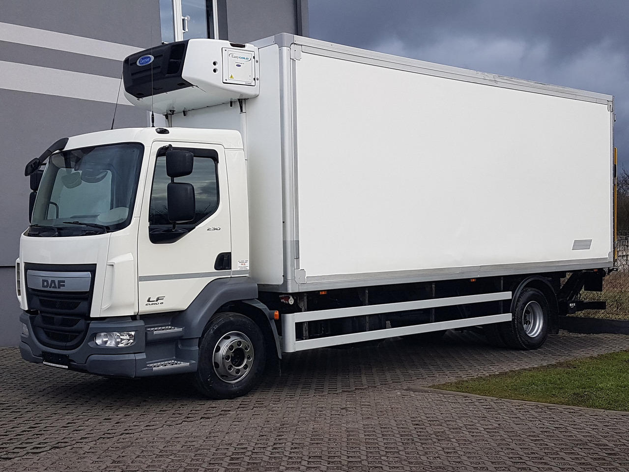 DAF LF230 16T WINDA CHŁODNIA 16EP 6,58x2,48x2,38 KLIMA IZOTERMA MROŹNIA - Рефрижератор: фото 2 DAF LF230 16T WINDA CHŁODNIA 16EP 6,58x2,48x2,38 KLIMA IZOTERMA MROŹNIA - Рефрижератор: фото 2