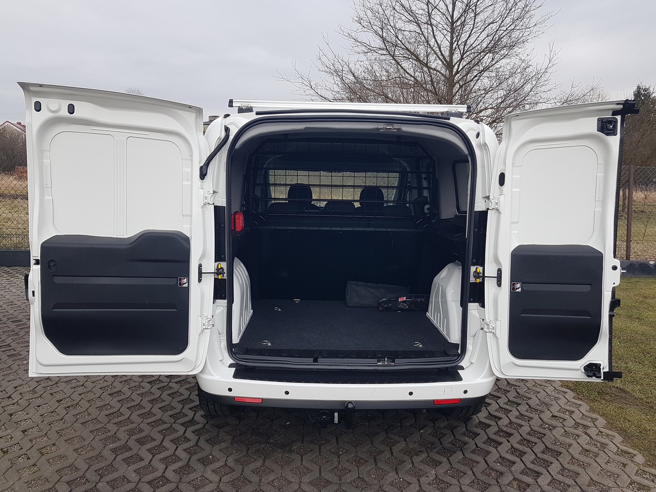 FIAT FIAT DOBLO DŁUGI 1,6 16V DIESEL EURO-6CH MULTIJET DOBLO DŁUGI 1,6 16V DIESEL EURO-6CH MULTIJET 105 KM 6-BIEGÓW MANUAL MAXI WERSJA 5 – OSÓB - Лёгкий коммерческий автомобиль, Грузопассажирский фургон: фото 5 FIAT FIAT DOBLO DŁUGI 1,6 16V DIESEL EURO-6CH MULTIJET DOBLO DŁUGI 1,6 16V DIESEL EURO-6CH MULTIJET 105 KM 6-BIEGÓW MANUAL MAXI WERSJA 5 – OSÓB - Лёгкий коммерческий автомобиль, Грузопассажирский фургон: фото 5