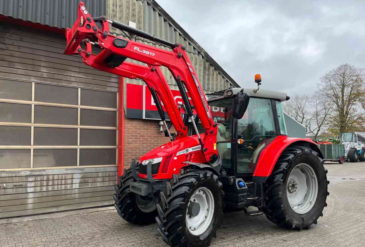 Massey Ferguson 5710S Dyna-4 Essential Voorlader Tractoren - Трактор: фото 1 Massey Ferguson 5710S Dyna-4 Essential Voorlader Tractoren - Трактор: фото 1