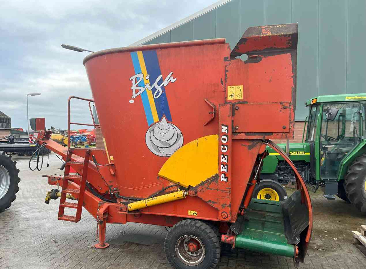 Peecon BIGA 10 voermengwagen, laadklep, voermachines - Кормораздатчик: фото 2 Peecon BIGA 10 voermengwagen, laadklep, voermachines - Кормораздатчик: фото 2