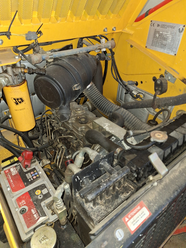 JCB ROBOT 170 - Мини-погрузчик с бортовым поворотом: фото 5 JCB ROBOT 170 - Мини-погрузчик с бортовым поворотом: фото 5