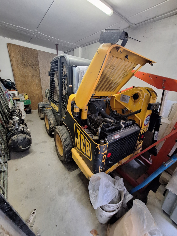 JCB ROBOT 170 - Мини-погрузчик с бортовым поворотом: фото 2 JCB ROBOT 170 - Мини-погрузчик с бортовым поворотом: фото 2