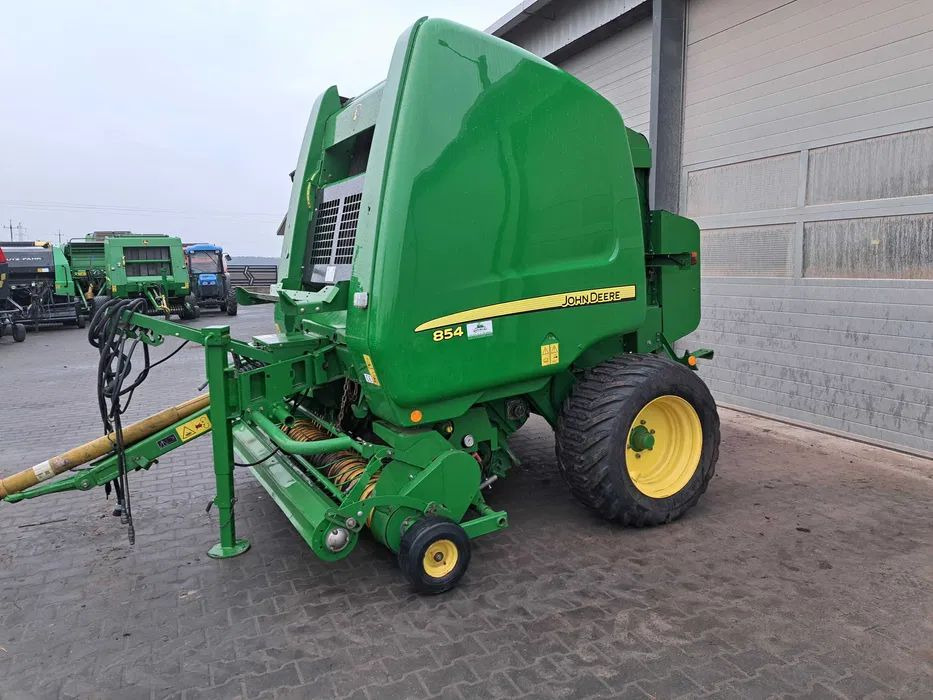 Prasa rolująca John Deere 854 - Пресс-подборщик рулонный: фото 1 Prasa rolująca John Deere 854 - Пресс-подборщик рулонный: фото 1