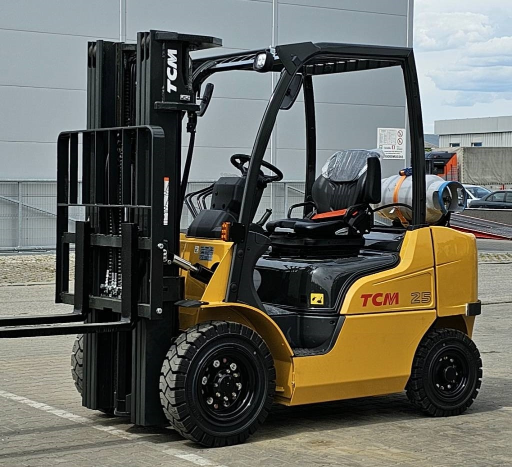 TCM FGE25-E2 UNUSED TRIPLEX 4700mm - Газовый погрузчик: фото 1 TCM FGE25-E2 UNUSED TRIPLEX 4700mm - Газовый погрузчик: фото 1