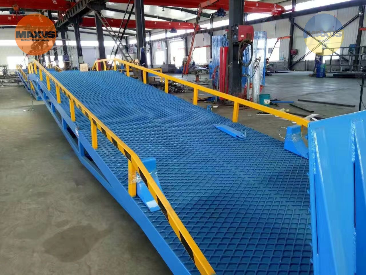 Maxus NEW mobile loading ramp with a capacity of 10 tons - Погрузочная рампа: фото 3 Maxus NEW mobile loading ramp with a capacity of 10 tons - Погрузочная рампа: фото 3