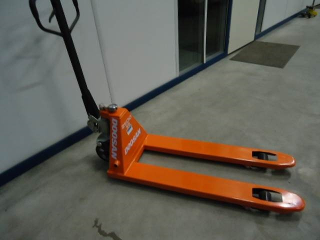 Doosan Pallettruck - Тележка: фото 2 Doosan Pallettruck - Тележка: фото 2