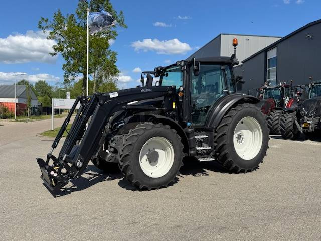 Valtra G125 Ecopower Active, 115 uur!! FH+PTO+Voorlader - Трактор: фото 1 Valtra G125 Ecopower Active, 115 uur!! FH+PTO+Voorlader - Трактор: фото 1
