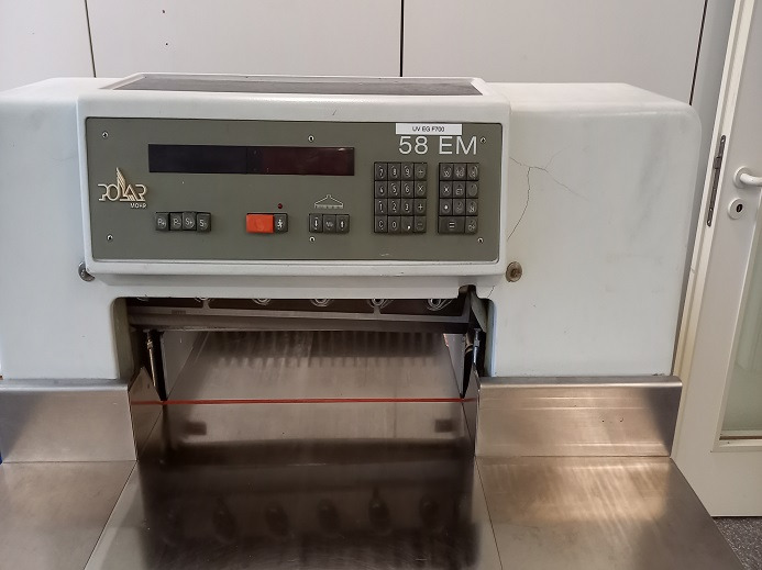 POLAR 58 EM - Бумагорезательная машина: фото 2 POLAR 58 EM - Бумагорезательная машина: фото 2