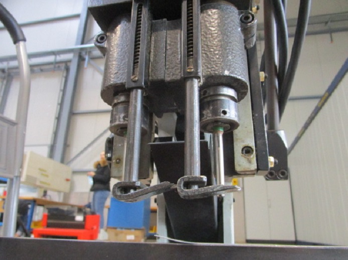 ZWEISPINDELBOHRMASCHINE STAGO ASS 2005 - Печатное оборудование: фото 4 ZWEISPINDELBOHRMASCHINE STAGO ASS 2005 - Печатное оборудование: фото 4