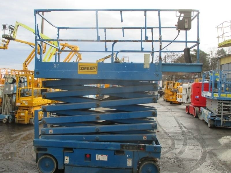 Haulotte Compact 14 - Ножничный подъемник: фото 5 Haulotte Compact 14 - Ножничный подъемник: фото 5