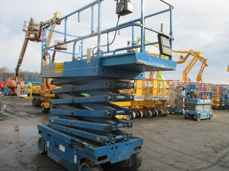 Haulotte Compact 14 - Ножничный подъемник: фото 4 Haulotte Compact 14 - Ножничный подъемник: фото 4