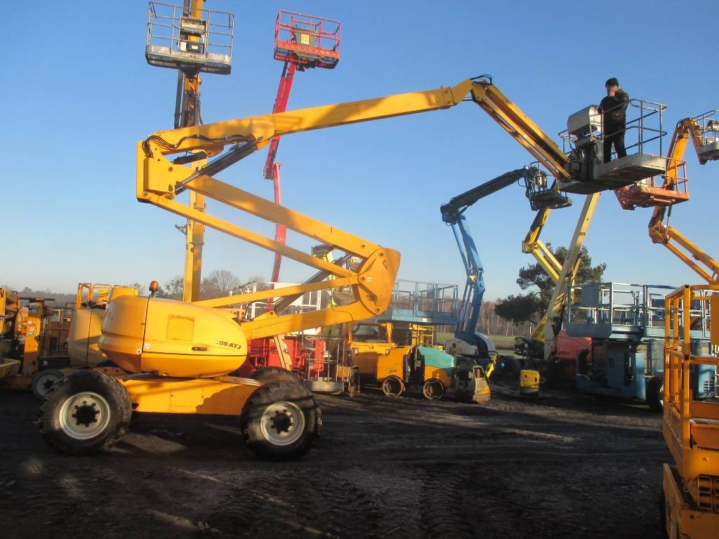 Manitou 200 ATJ - Коленчатый подъемник: фото 1 Manitou 200 ATJ - Коленчатый подъемник: фото 1