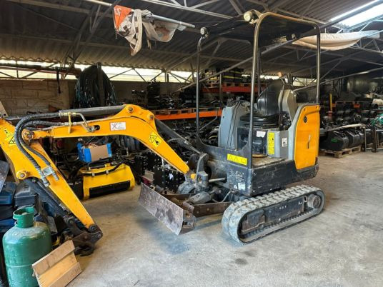 Bobcat E17 à 14 900 € HT - Мини-экскаватор: фото 2 Bobcat E17 à 14 900 € HT - Мини-экскаватор: фото 2