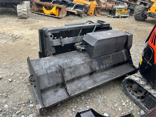 Broyeur forestier MBI pour chargeur - 3900€ NET - Лесной мульчер: фото 4 Broyeur forestier MBI pour chargeur - 3900€ NET - Лесной мульчер: фото 4