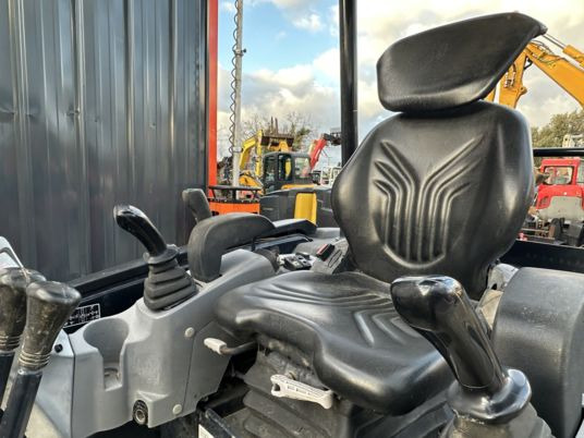 Kubota KX027-4 à 22 500 € HT - Мини-экскаватор: фото 4 Kubota KX027-4 à 22 500 € HT - Мини-экскаватор: фото 4