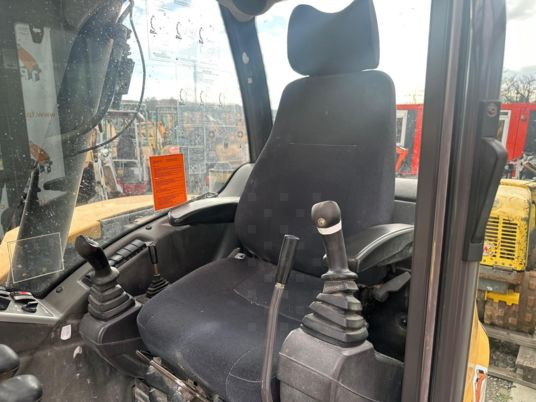 Гусеничный экскаватор Mecalac 8MCR à 27500€ HT: фото 9