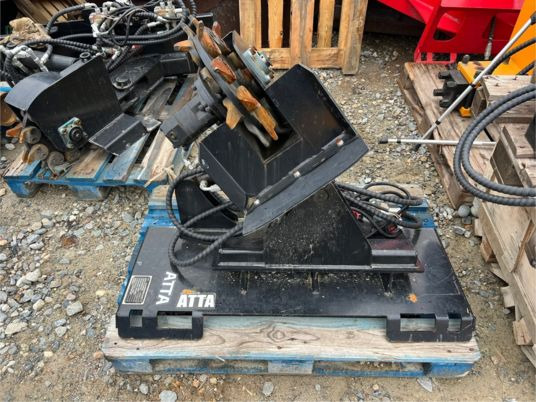 Rogneuse de souche pour mini chargeur - Измельчитель пней: фото 1 Rogneuse de souche pour mini chargeur - Измельчитель пней: фото 1