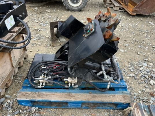 Rogneuse de souche pour mini chargeur - Измельчитель пней: фото 2 Rogneuse de souche pour mini chargeur - Измельчитель пней: фото 2