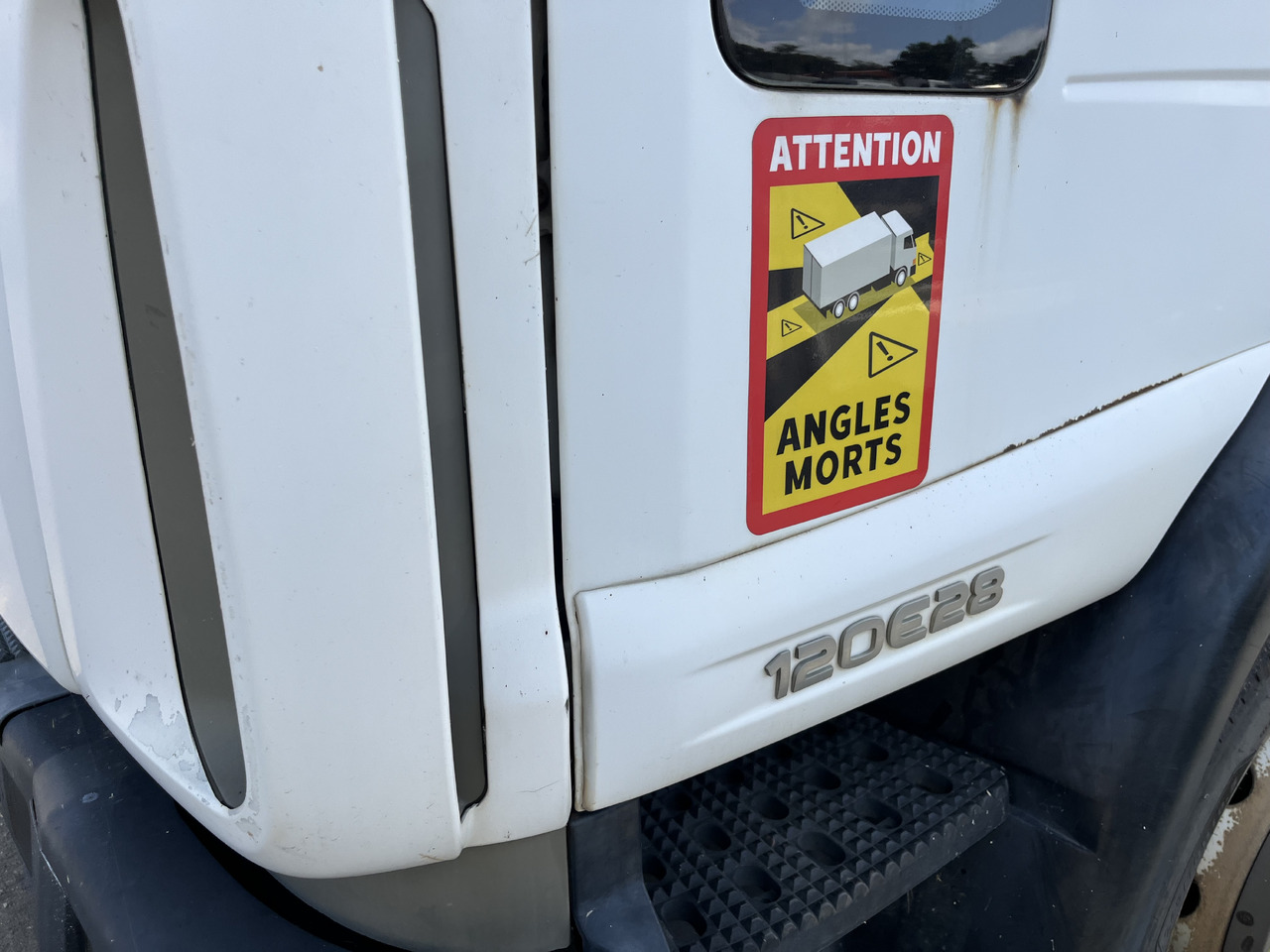 IVECO Eurocargo 120e28 - Грузовик с закрытым кузовом: фото 4 IVECO Eurocargo 120e28 - Грузовик с закрытым кузовом: фото 4