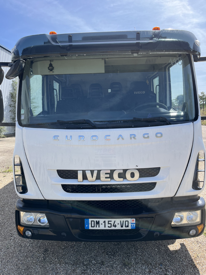 Iveco Eurocargo 100E22 caisse double cabine 7 places - Грузовик с закрытым кузовом: фото 2 Iveco Eurocargo 100E22 caisse double cabine 7 places - Грузовик с закрытым кузовом: фото 2