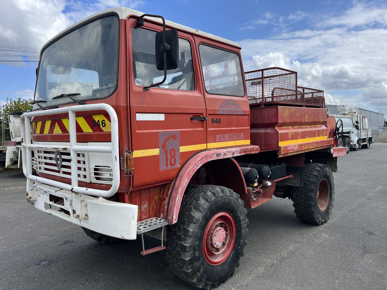 RENAULT 85-150 4x4 ccf citerne - Пожарная машина: фото 1 RENAULT 85-150 4x4 ccf citerne - Пожарная машина: фото 1